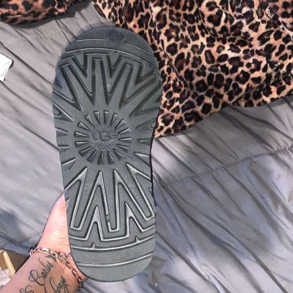 All black Ugg’s boots - Picture 4 of 7